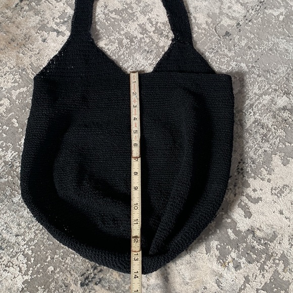 Black woven bucket bag - Picture 2 of 3